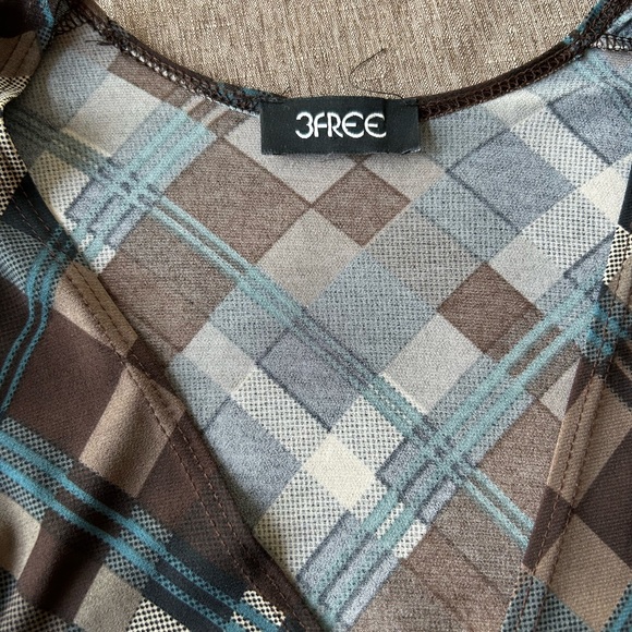 Fashion forward wrap dress style - Picture 4 of 6